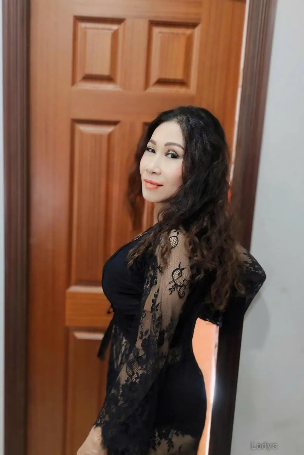 Kim, 42 years old Ho Chi Minh escort girl with big tits, height 170 sm, Weight  kg