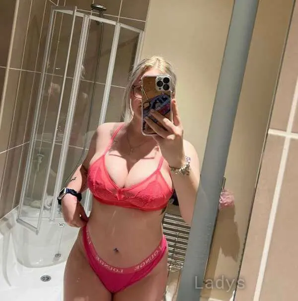 Catalyna, 30 years beautiful nude Ho Chi Minh escorts girl, height 179 sm, Weight 77 kg