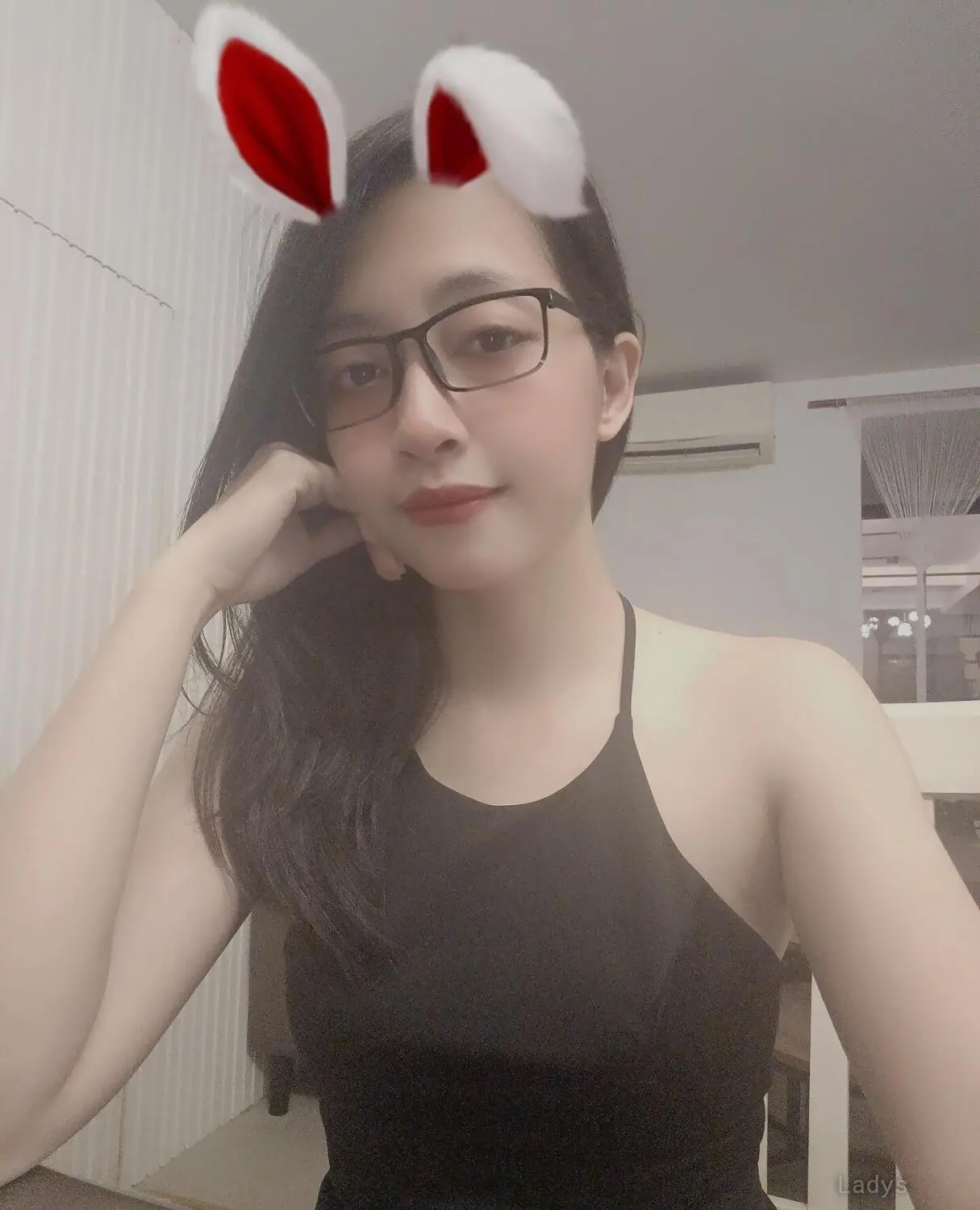 Linh, 25 years beautiful nude Ho Chi Minh escorts girl, height 158 sm, Weight 48 kg