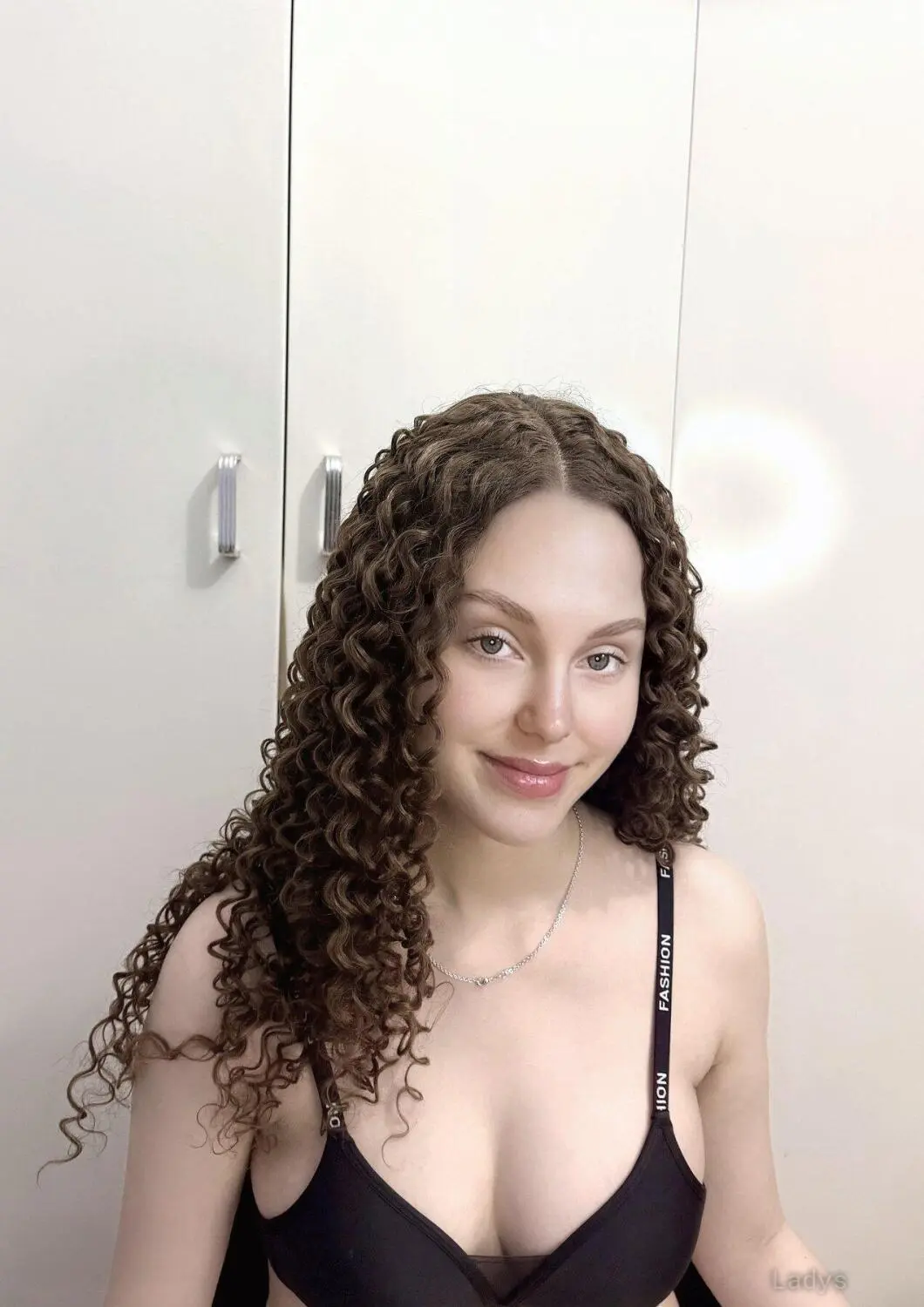 Merry, 22 years beautiful nude Ho Chi Minh escorts girl, height 170 sm, Weight kg