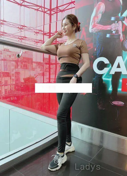 Nana, 30 years beautiful nude Ho Chi Minh escorts girl, height 165 sm, Weight 47 kg