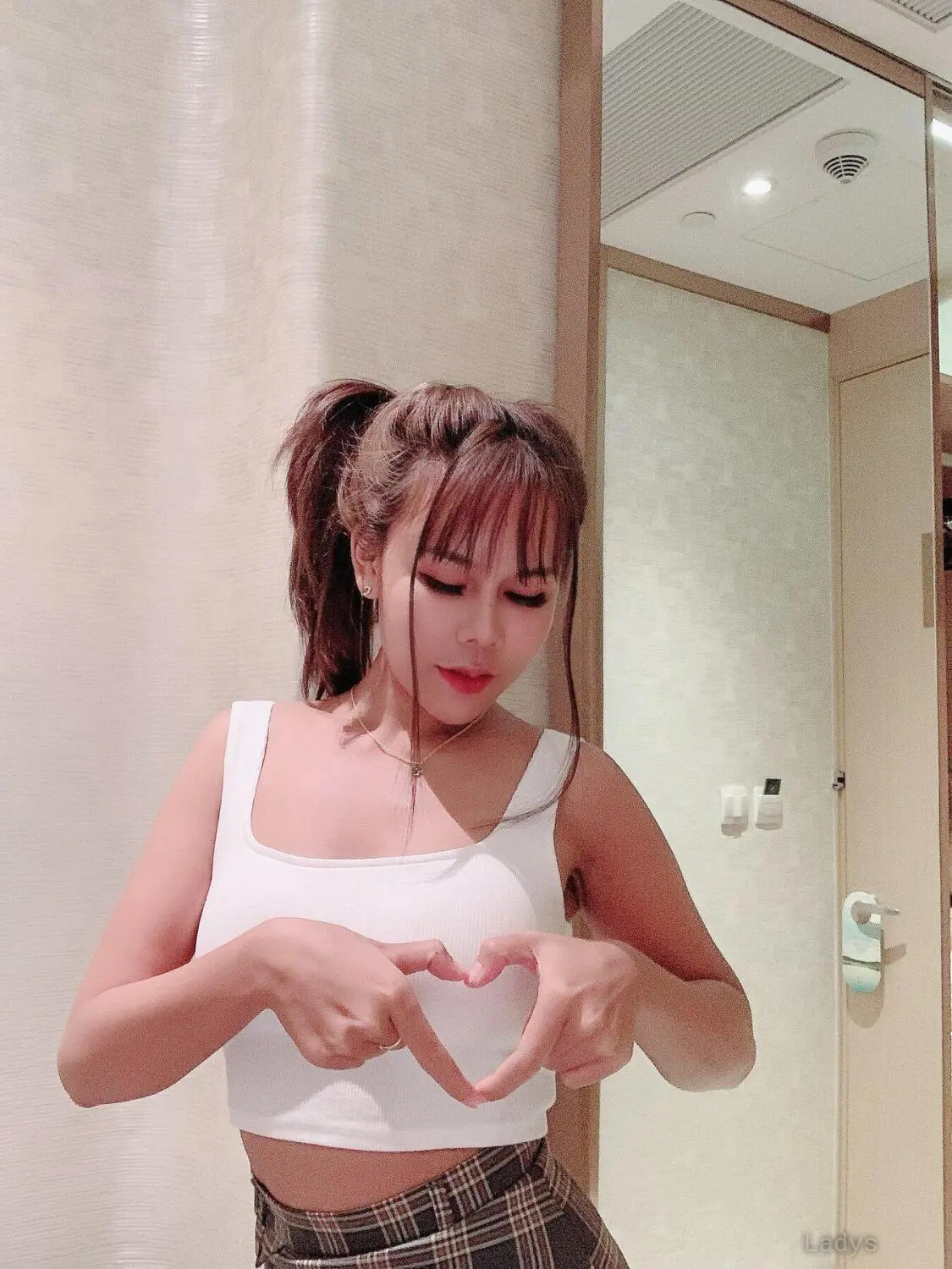 Gina, 20 years old Hong Kong escort girl with big tits, height 159 sm, Weight  kg