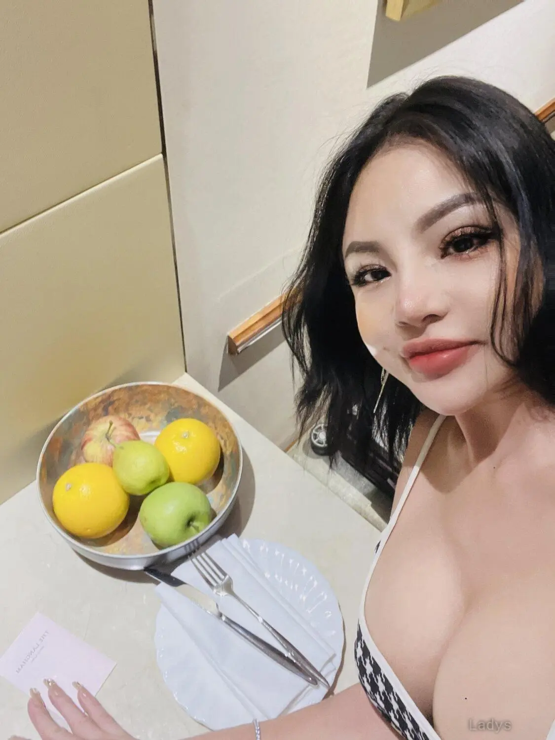 Jenny, 28 years old Hong Kong escort girl with big tits, height 160 sm, Weight  kg