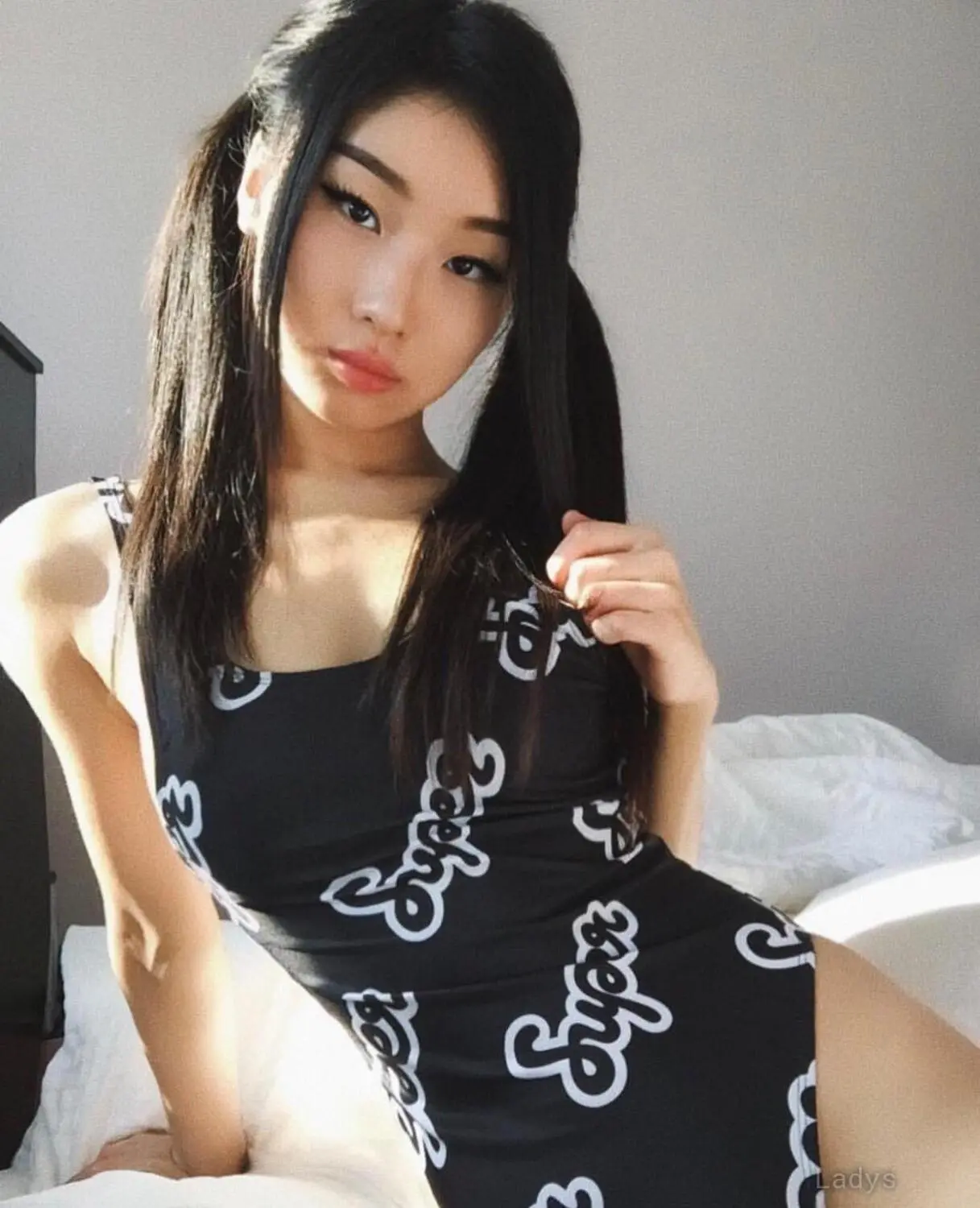 Keke, 24 years old Hong Kong escort girl with big tits, height 167 sm, Weight  kg