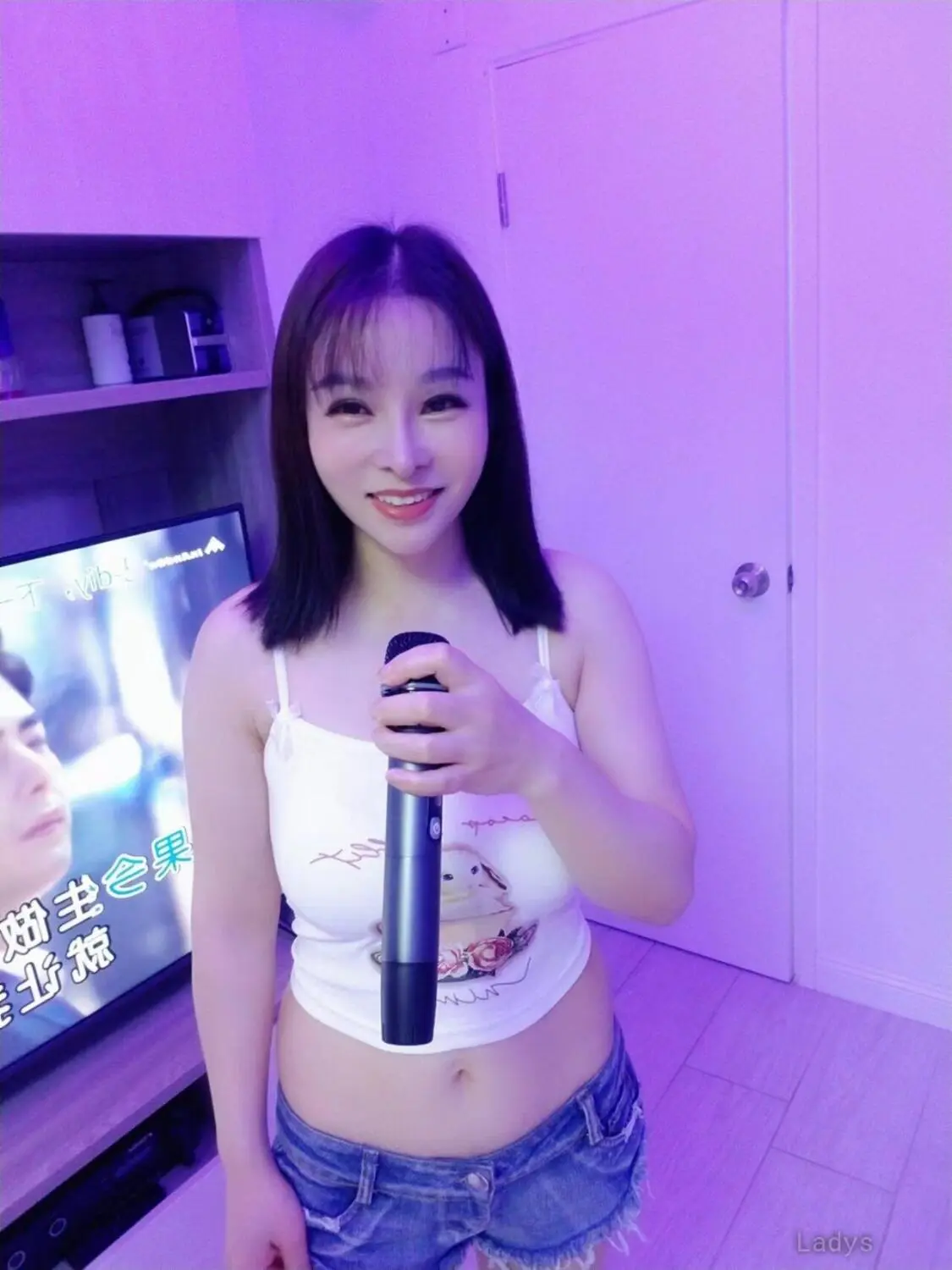 Linger, 28 years old Hong Kong escort girl with big tits, height 165 sm, Weight  kg