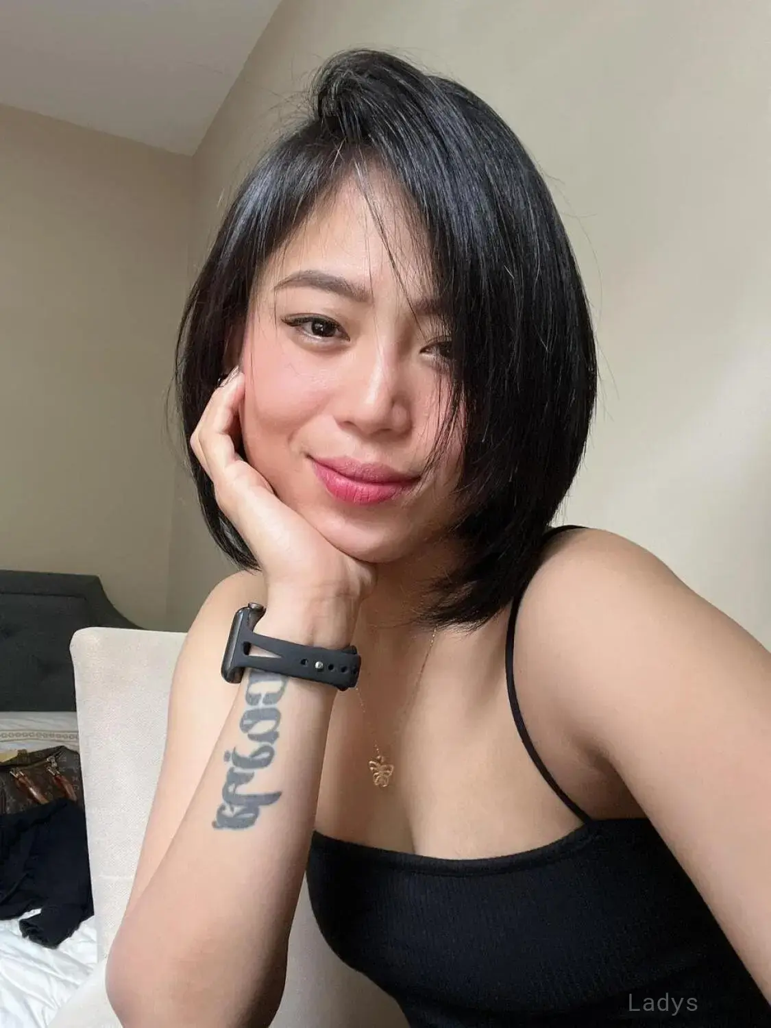 Wine, 21 years old Hong Kong escort girl with big tits, height 159 sm, Weight 45 kg
