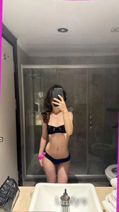 Barbara, 27 years beautiful nude Hong Kong escorts girl, height 162 sm, Weight 51 kg