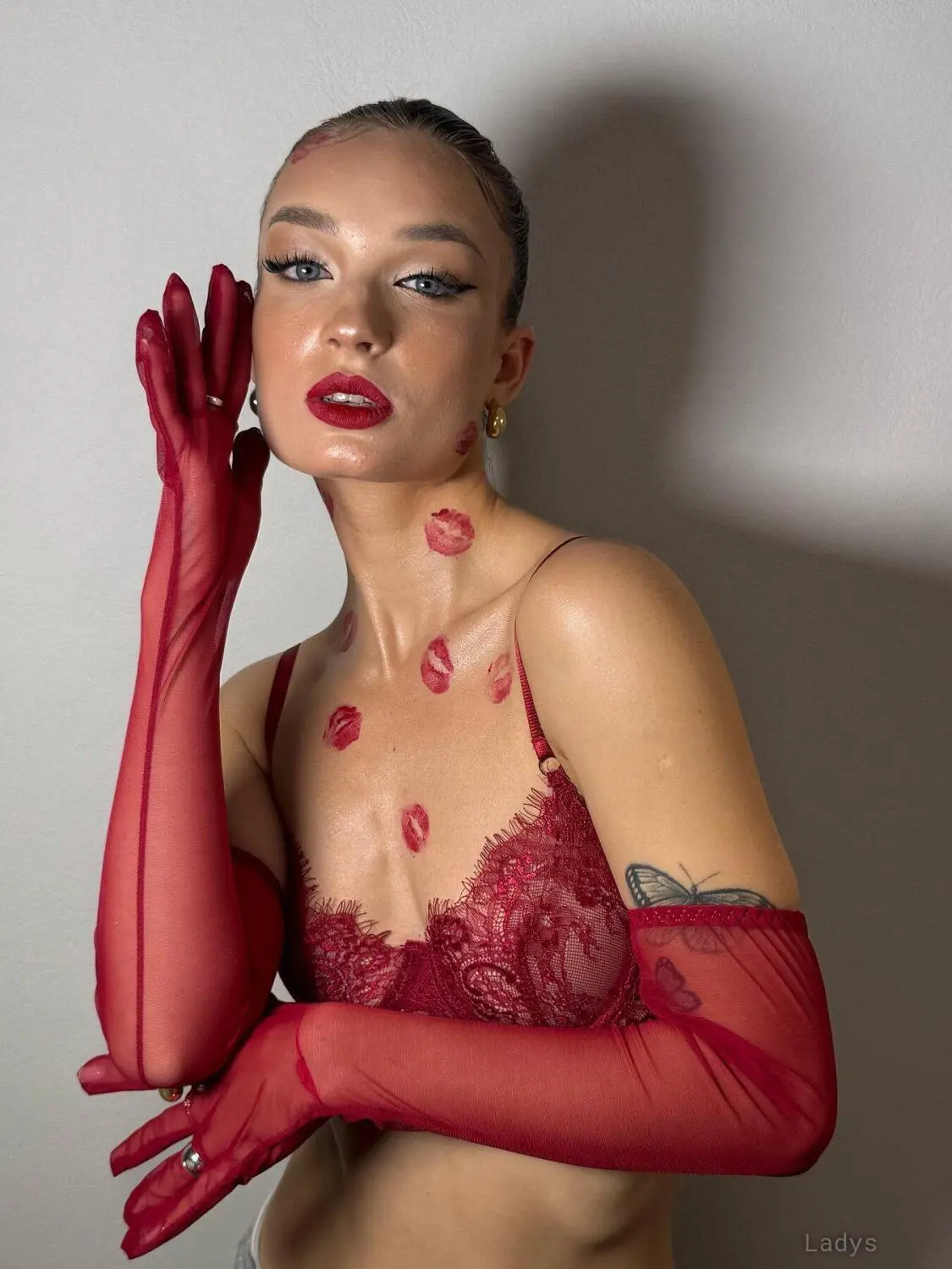 Daria, 24 years beautiful nude Hong Kong escorts girl, height 167 sm, Weight  kg