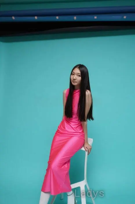 Harper, 27 years beautiful nude Hong Kong escorts girl, height 168 sm, Weight 50 kg