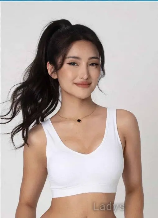 Kira, 27 years beautiful nude Hong Kong escorts girl, height 164 sm, Weight 57 kg