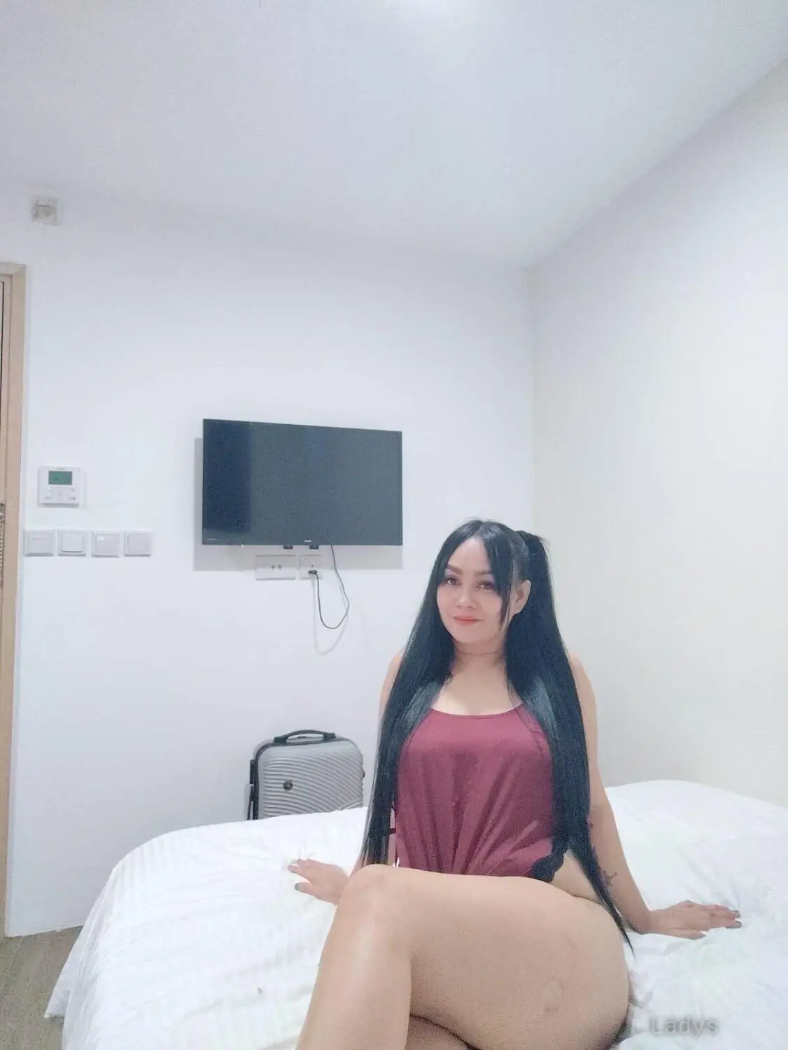 Rosana, 29 years beautiful nude Hong Kong escorts girl, height 165 sm, Weight kg