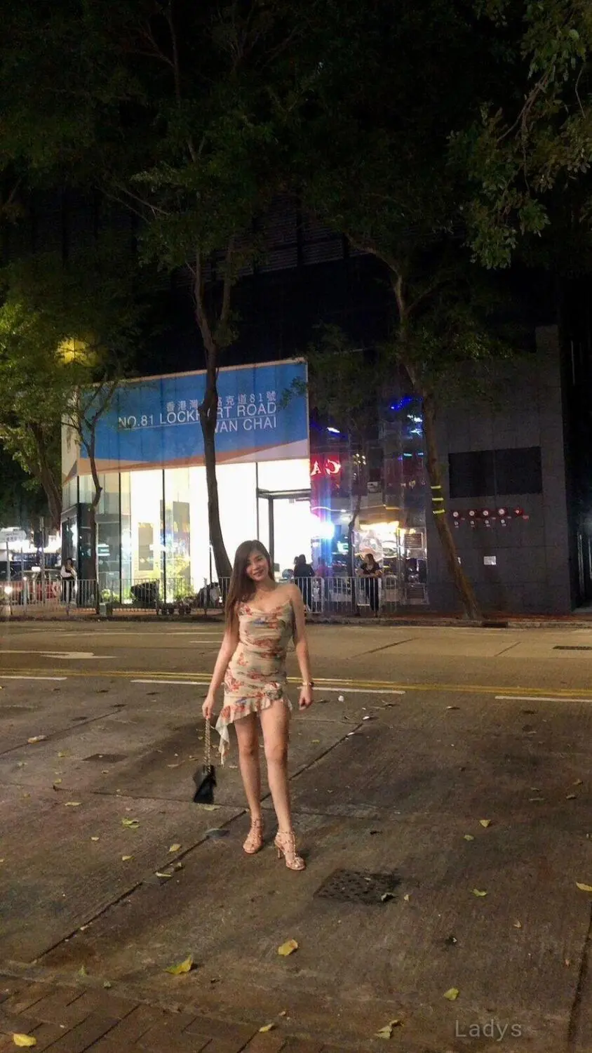 Aiko, 24 years sexy toples Hong Kong scorts girl, height 155 sm, Weight  kg