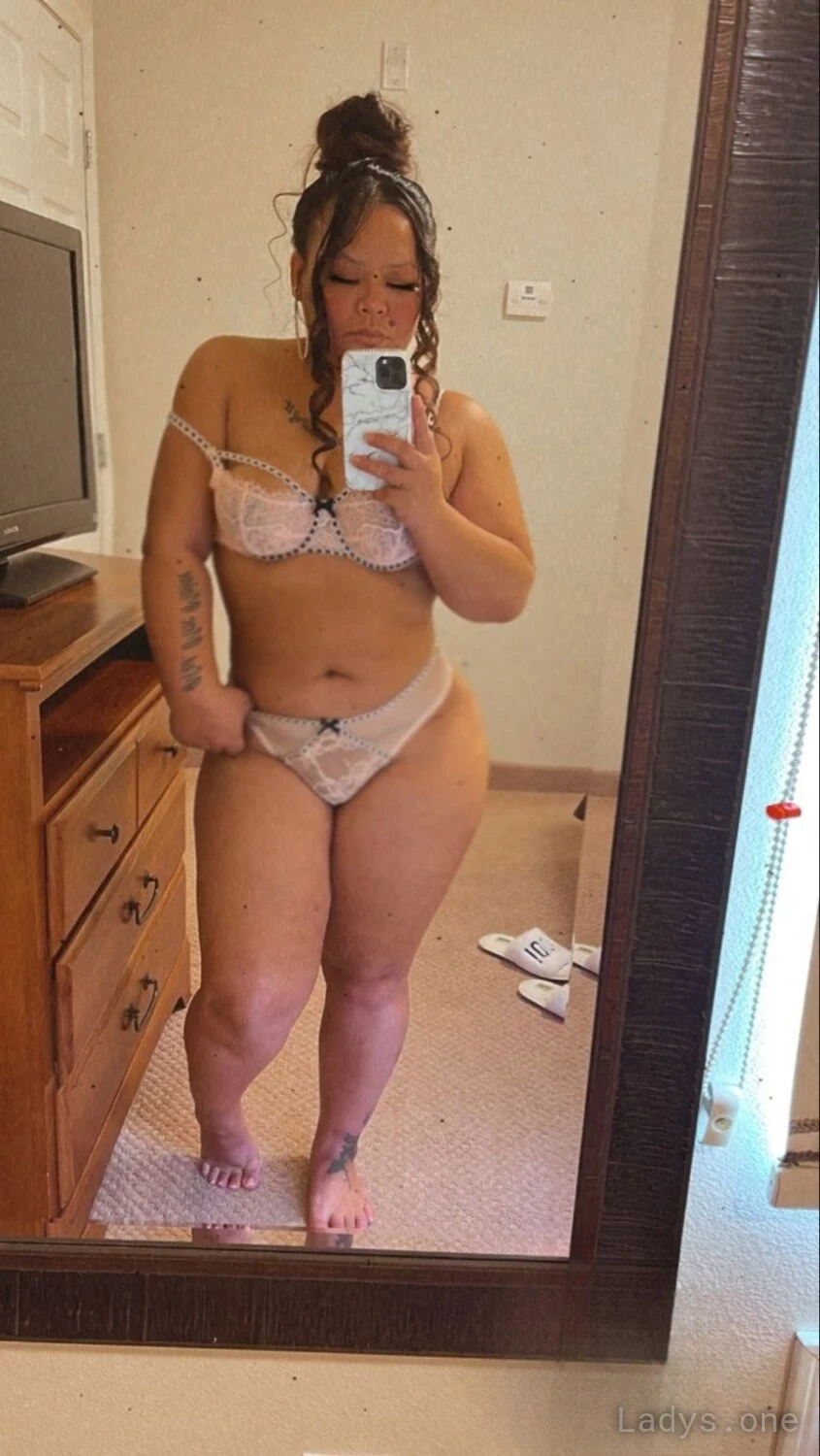 Amazing Annie, 30 years beautiful nude Honolulu escorts girl, height 156 sm, Weight 80 kg