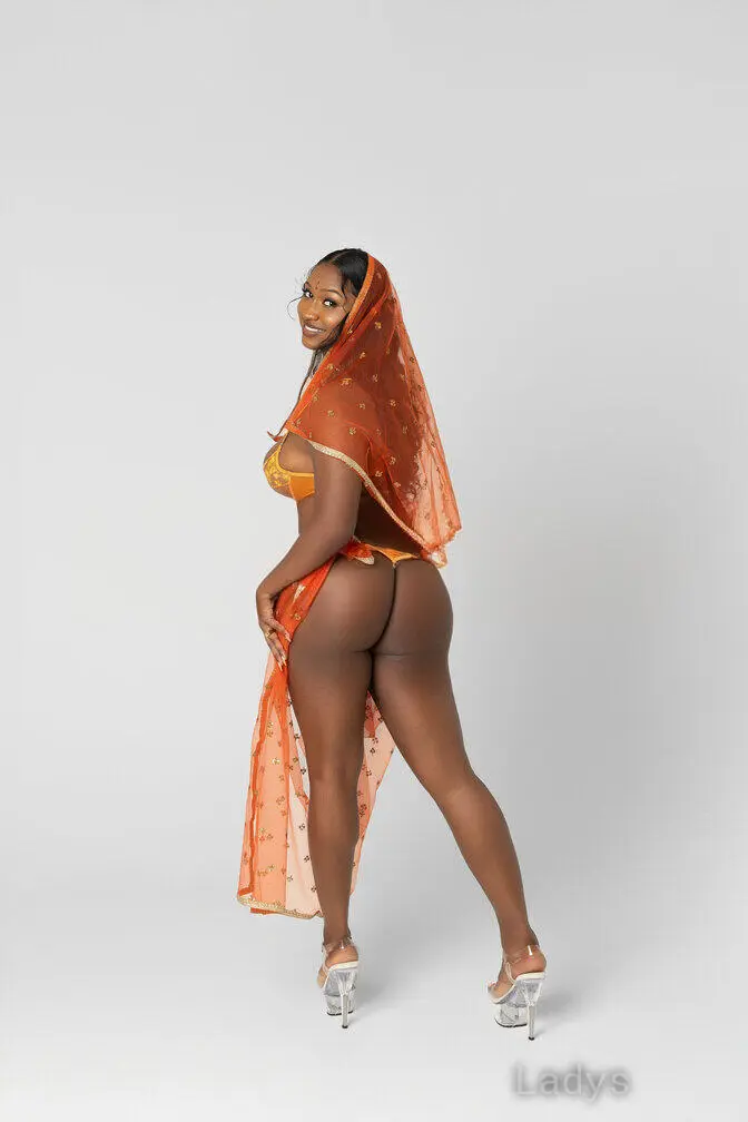 Amina Singh, 23 years beautiful nude Honolulu escorts girl, height 158 sm, Weight 57 kg