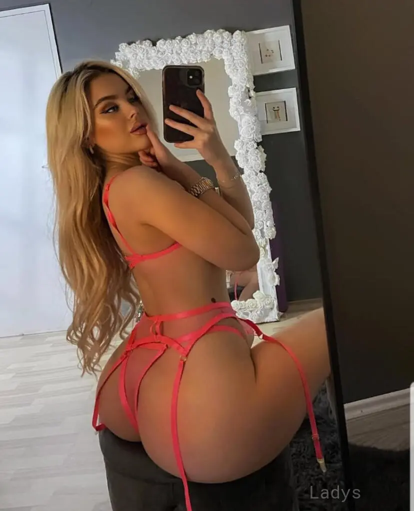 Emilly, 23 years beautiful nude Honolulu escorts girl, height 161 sm, Weight 61 kg