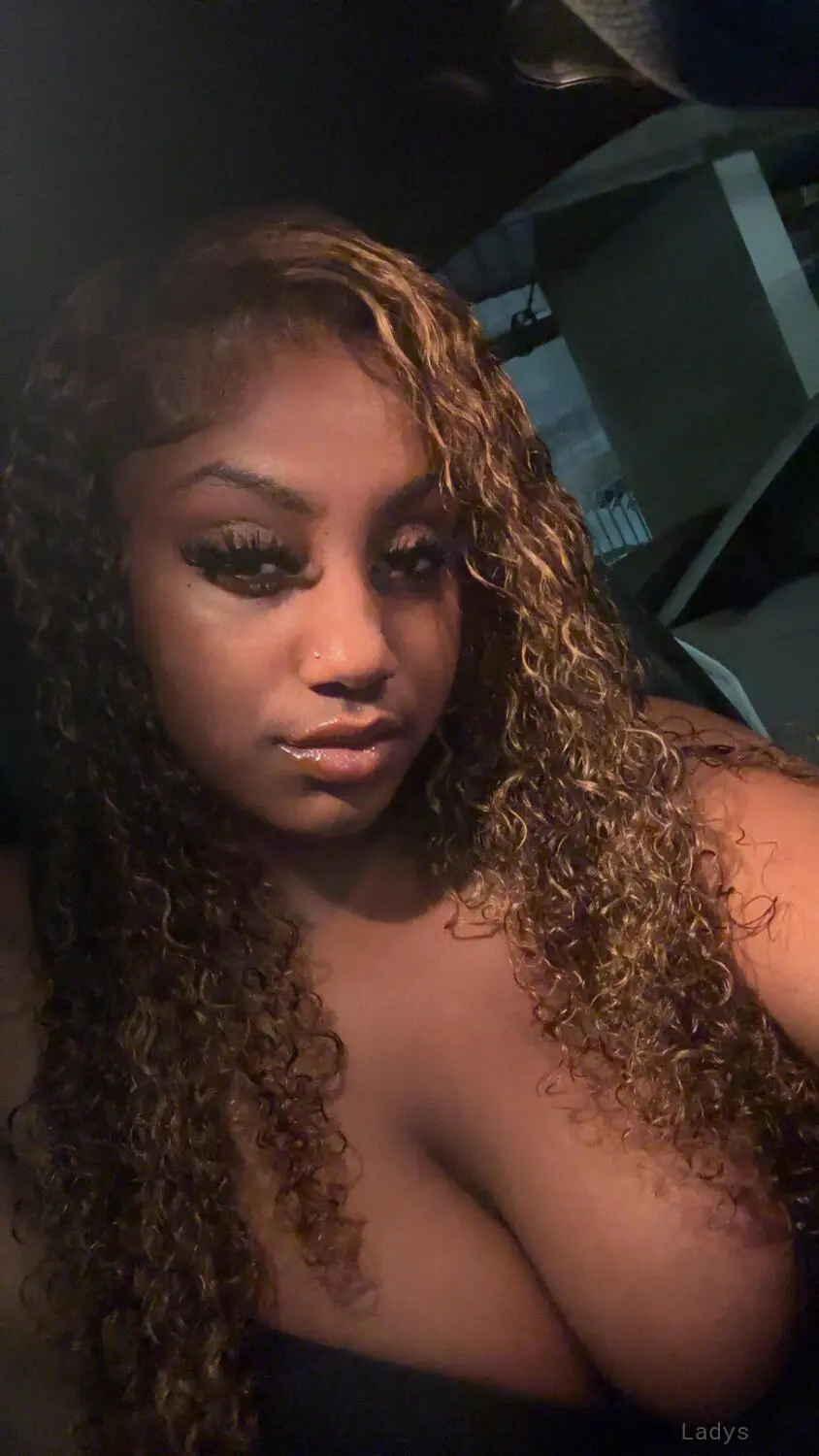 Kandi Reign, 21 years beautiful nude Honolulu escorts girl, height 181 sm, Weight 86 kg