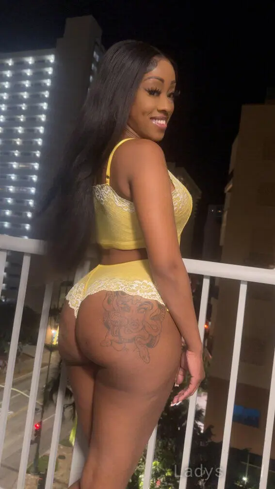 Lia Lavish, 34 years beautiful nude Honolulu escorts girl, height 154 sm, Weight 60 kg