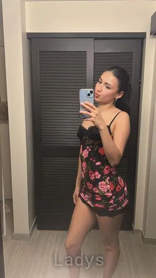 Selena, 23 years old Houston escort girl with big tits, height 164 sm, Weight 59 kg