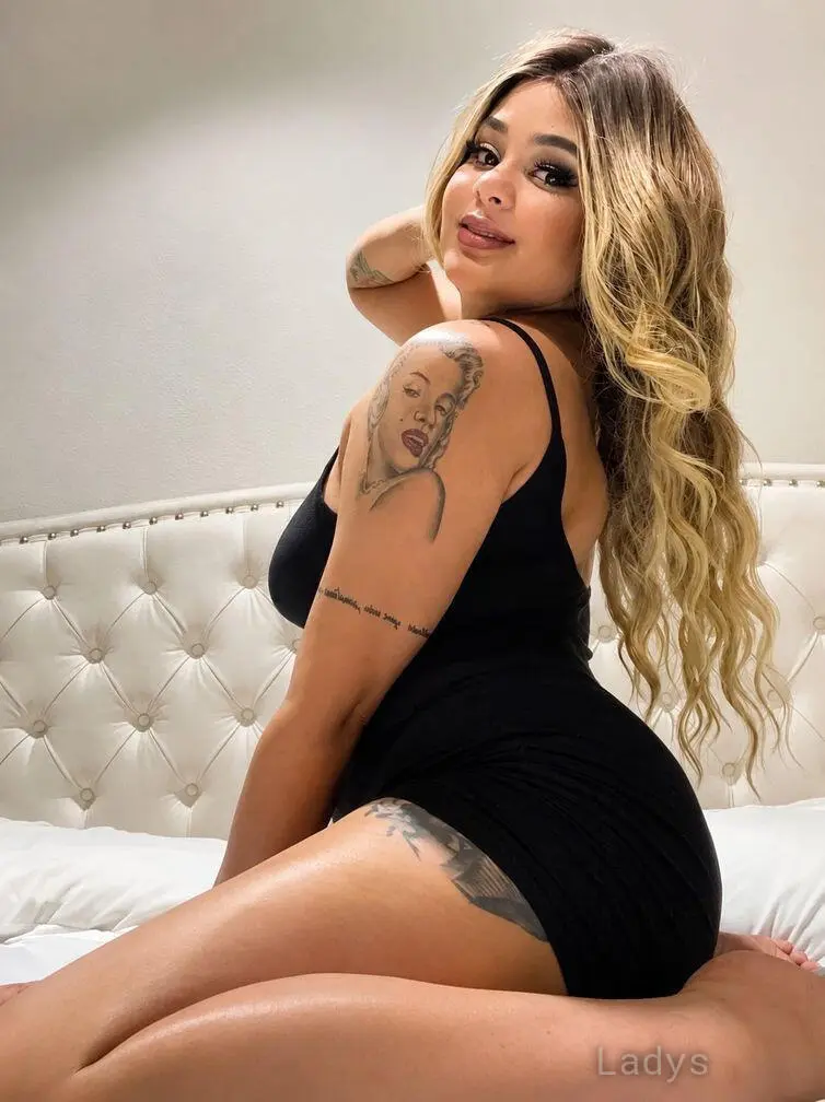 Maddy, 24 years beautiful nude Houston escorts girl, height 161 sm, Weight 67 kg