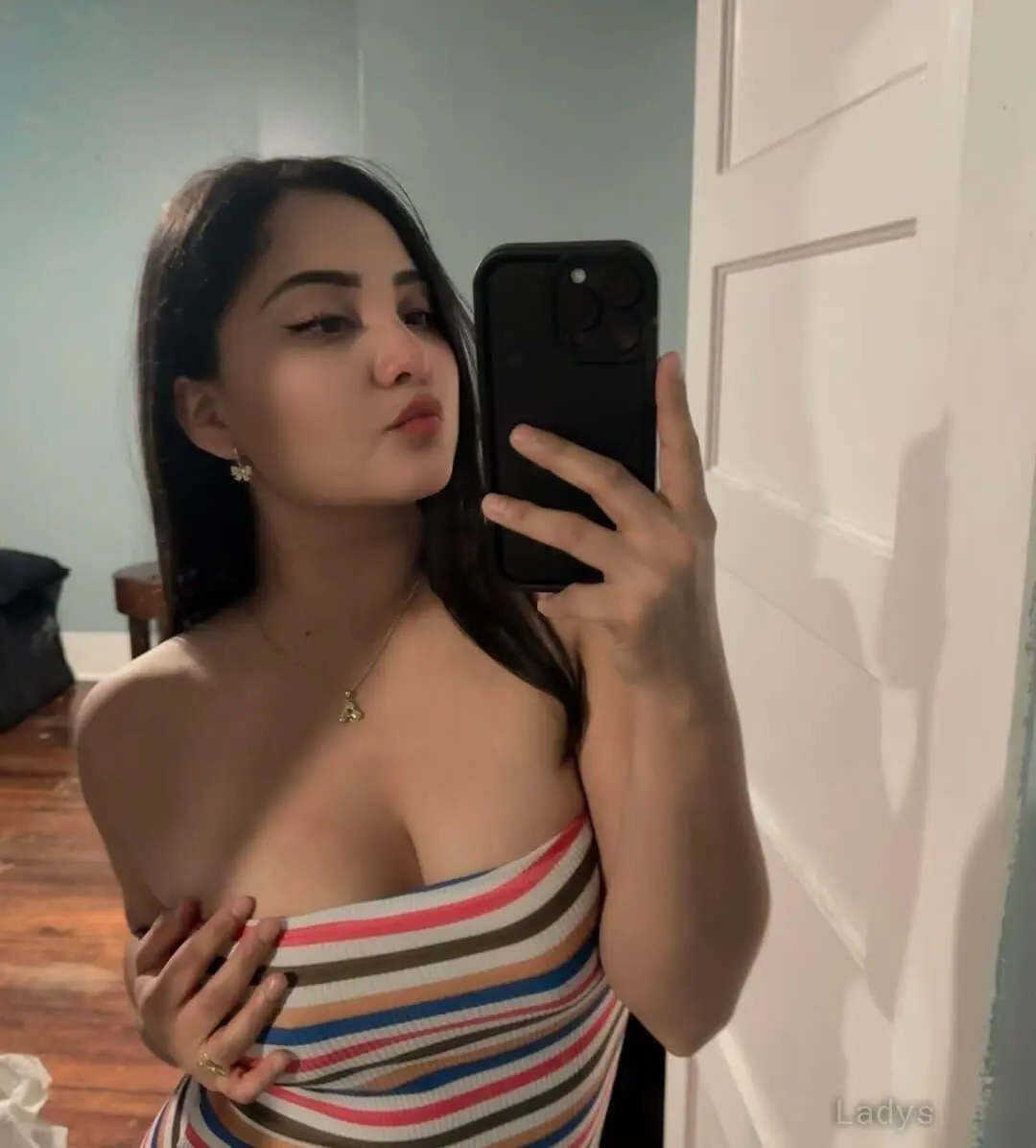 Richa, 23 years old Hua Hin escort girl with big tits, height 154 sm, Weight  kg