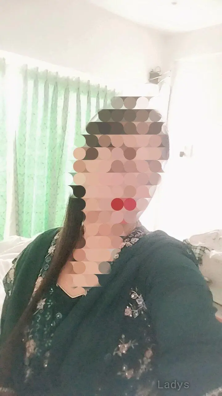 Fatima, 30 years old Hyderabad escort girl with big tits, height 154 sm, Weight kg