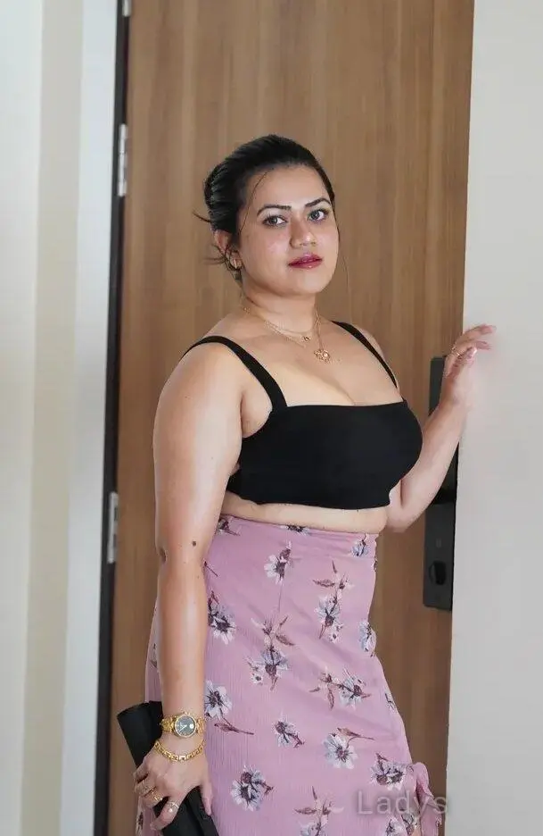 Joshi, 23 years old Hyderabad escort girl with big tits, height 154 sm, Weight  kg