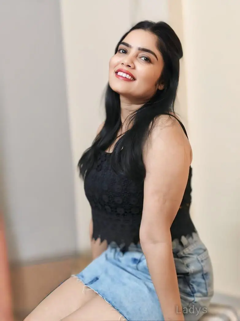 Kanya, 22 years old Hyderabad escort girl with big tits, height 155 sm, Weight kg