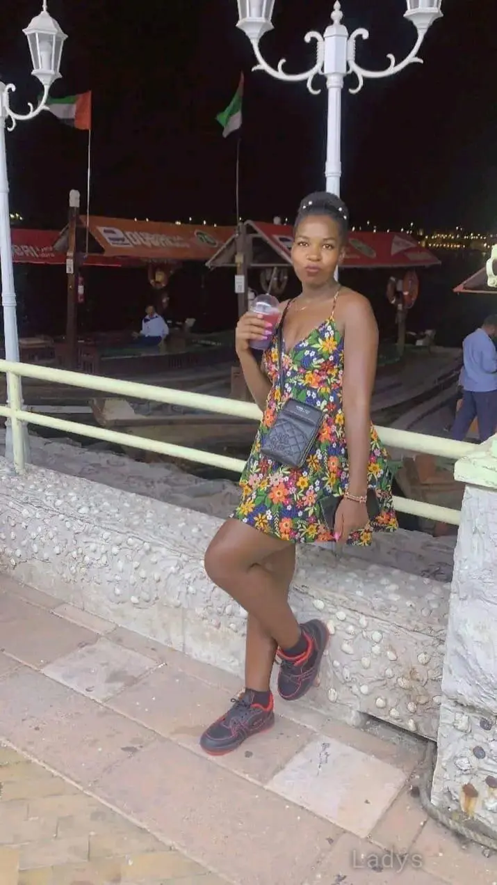 Kelsey, 20 years old Hyderabad escort girl with big tits, height 153 sm, Weight  kg