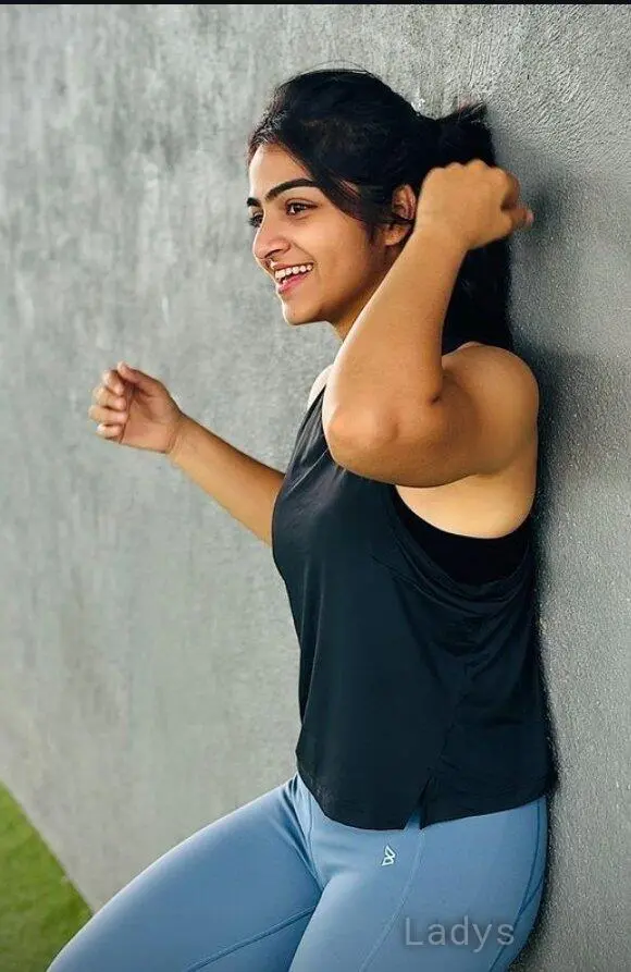 Reena, 23 years old Hyderabad escort girl with big tits, height 154 sm, Weight  kg