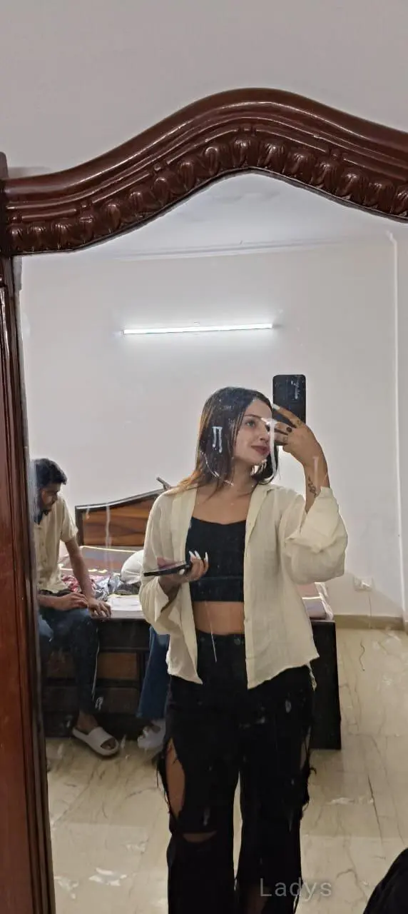 Reya, 22 years old Hyderabad escort girl with big tits, height 153 sm, Weight  kg