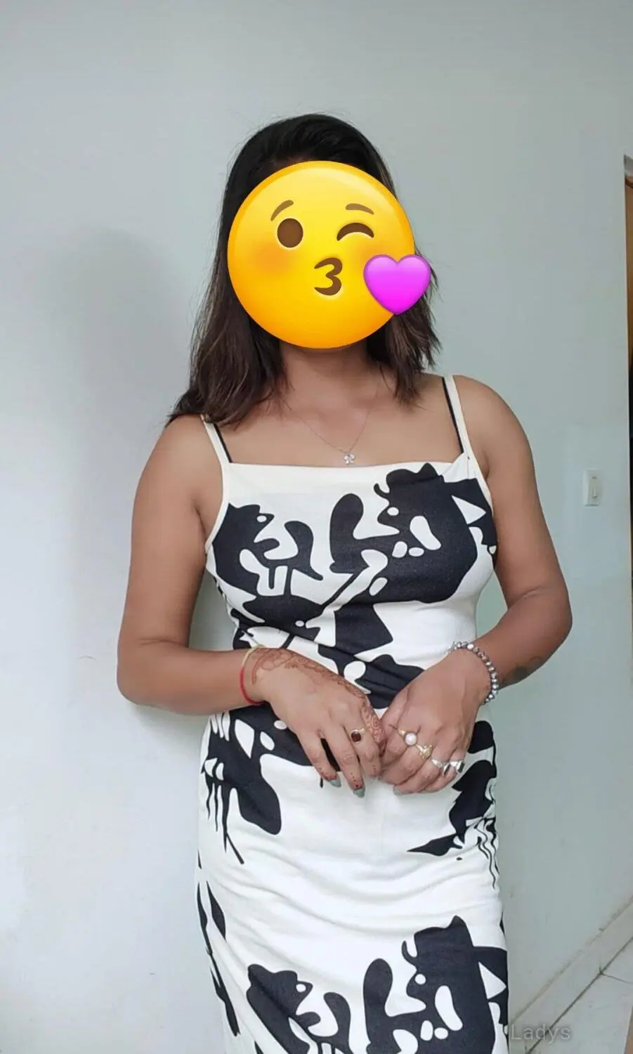 Riya, 27 years old Hyderabad escort girl with big tits, height 154 sm, Weight  kg