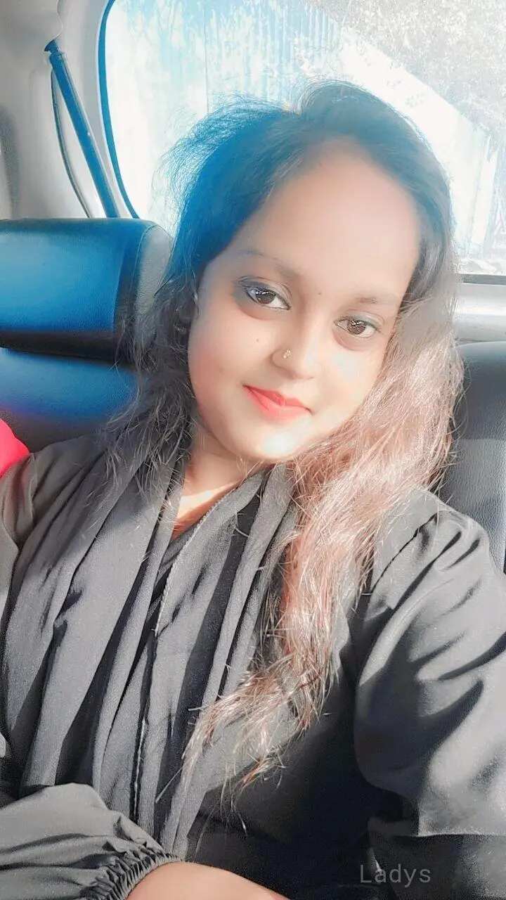 Riya, 24 years old Hyderabad escort girl with big tits, height 165 sm, Weight  kg