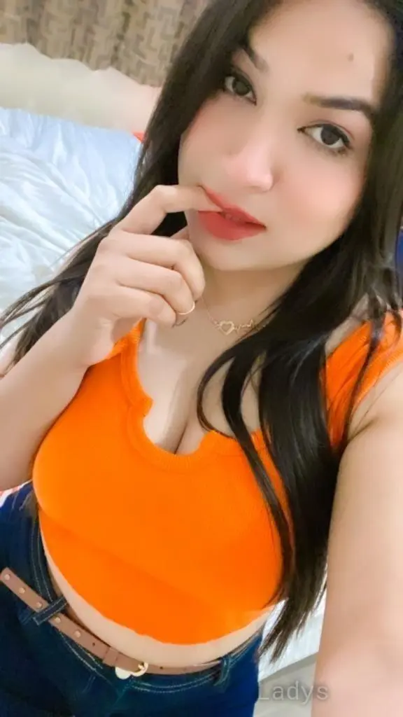 Roshani, 28 years old Hyderabad escort girl with big tits, height 154 sm, Weight kg