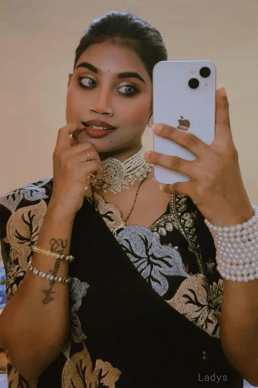 Sasha, 19 years old Hyderabad escort girl with big tits, height 155 sm, Weight kg