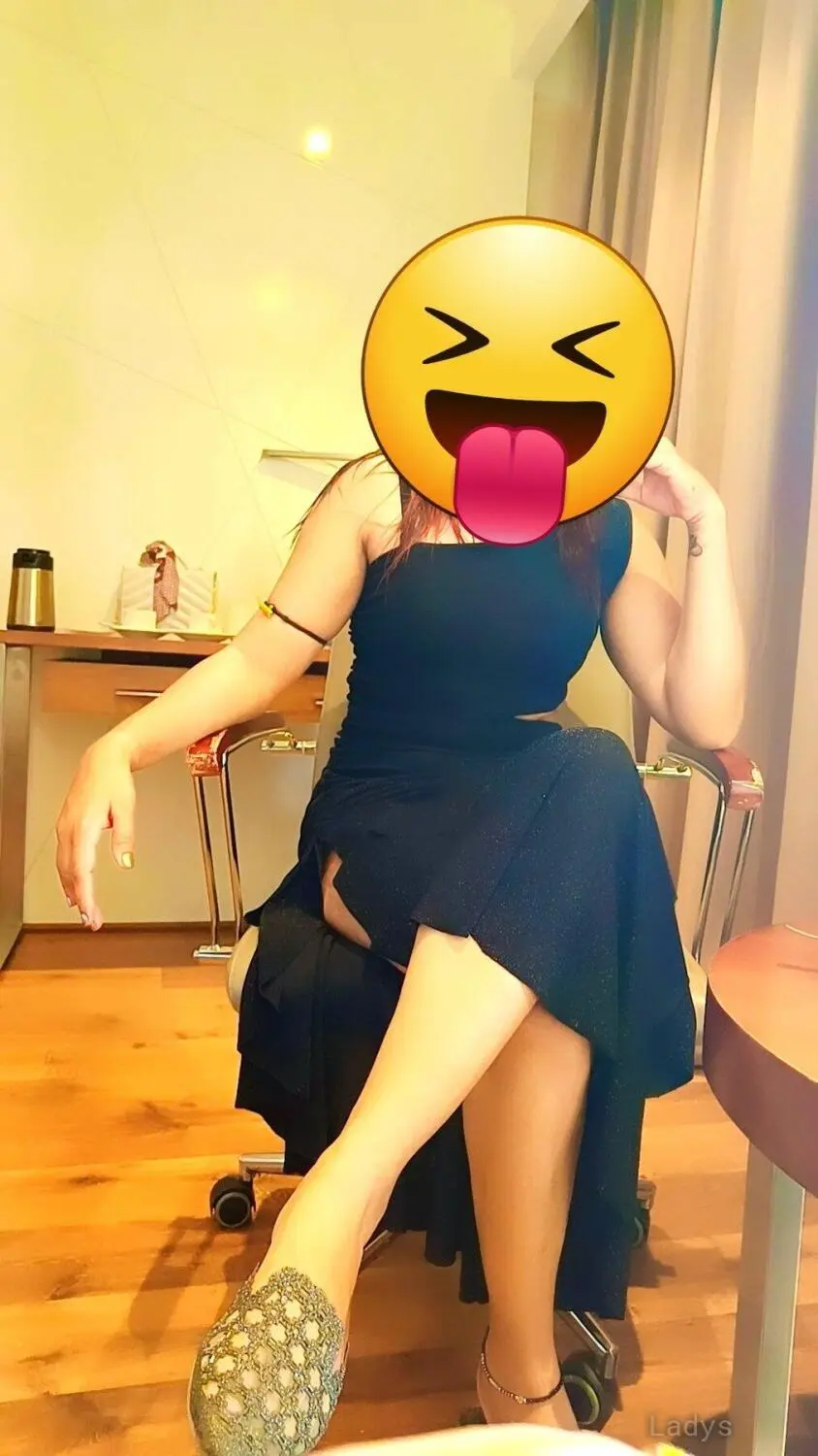 Seri, 24 years old Hyderabad escort girl with big tits, height 158 sm, Weight  kg