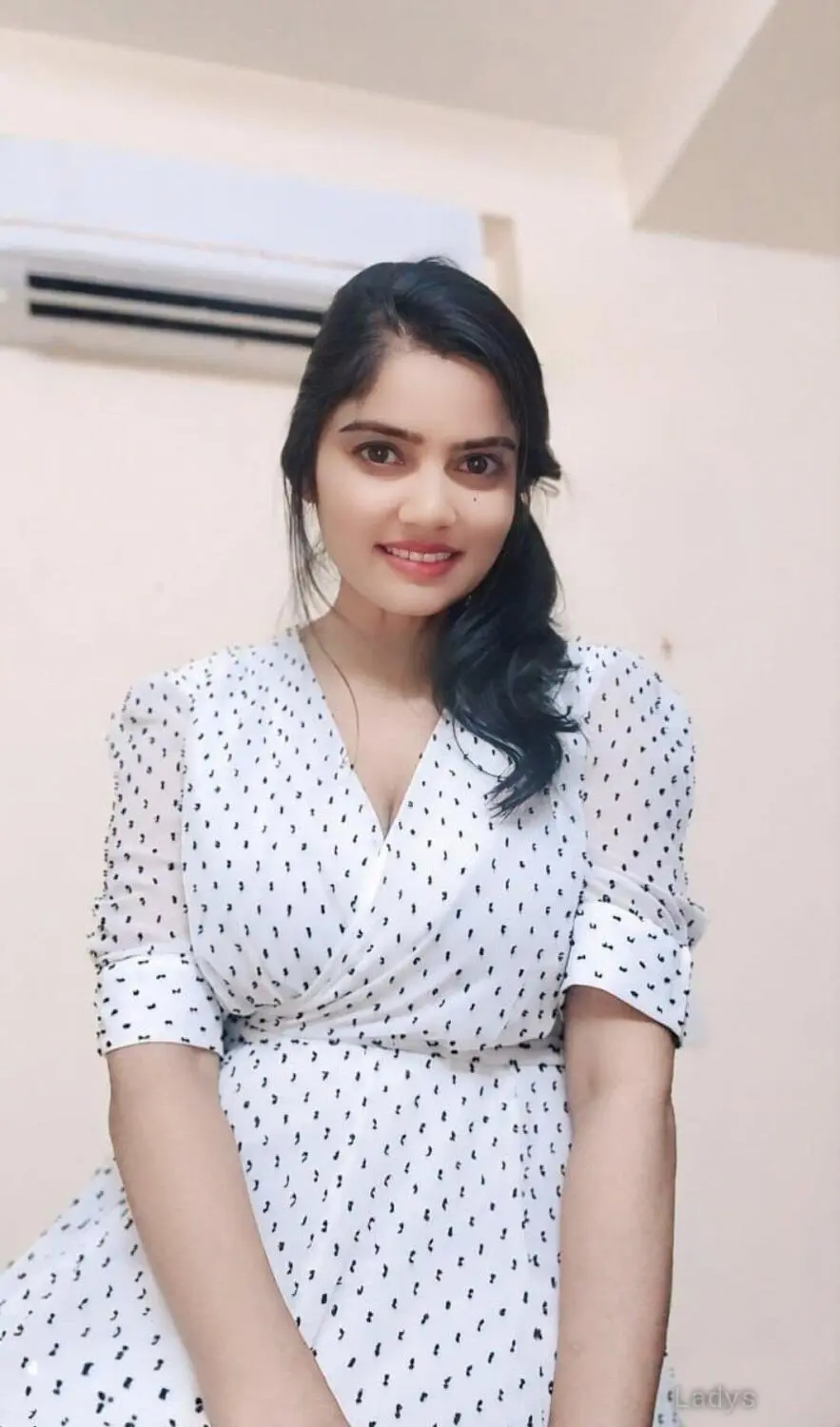 Suman, 22 years old Hyderabad escort girl with big tits, height 155 sm, Weight kg
