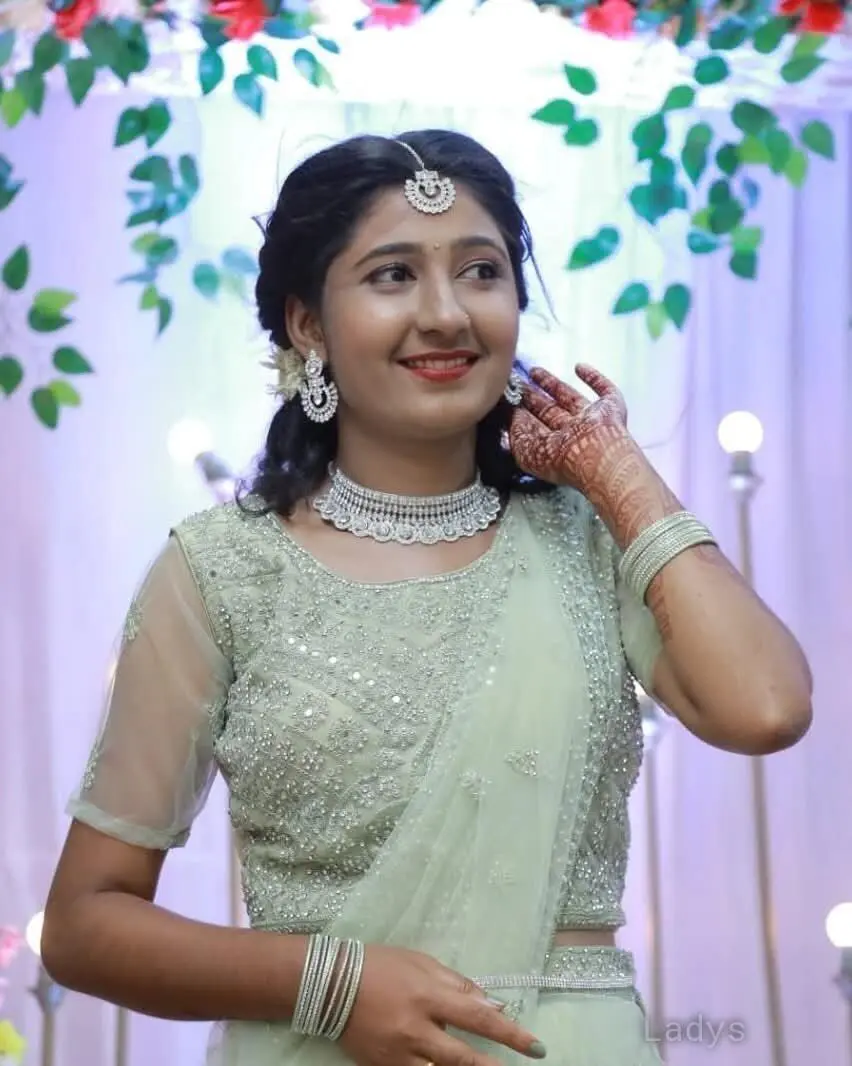 Aisha, 22 years beautiful nude Hyderabad escorts girl, height 154 sm, Weight  kg