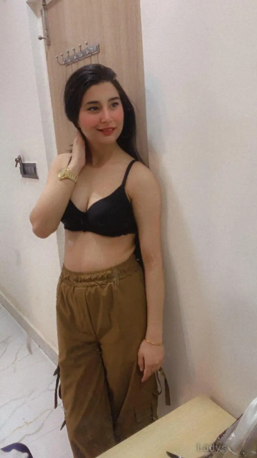 Alisha, 49 years beautiful nude Hyderabad escorts girl, height 168 sm, Weight  kg