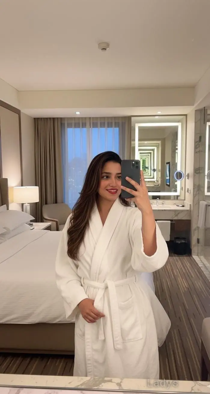 Annu, 25 years beautiful nude Hyderabad escorts girl, height 158 sm, Weight  kg