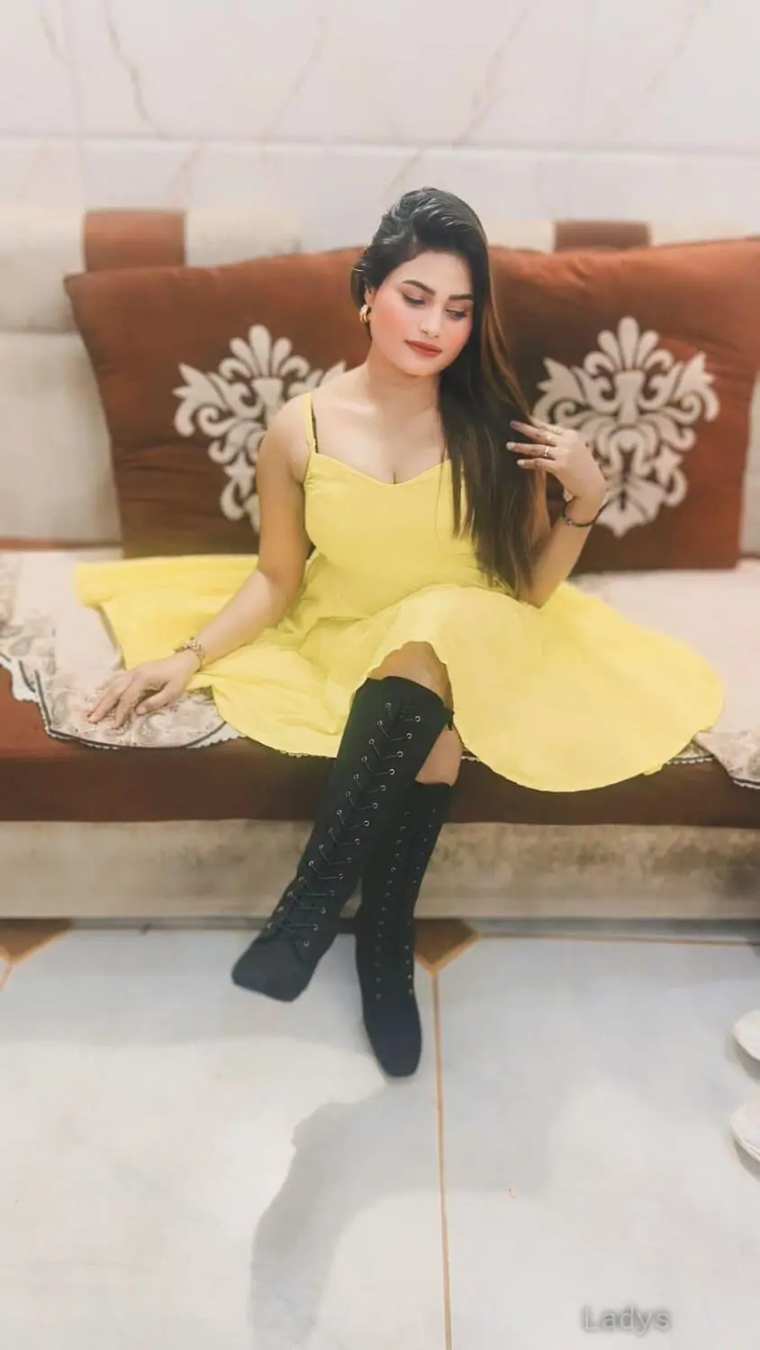 Arohi, 22 years beautiful nude Hyderabad escorts girl, height 163 sm, Weight  kg