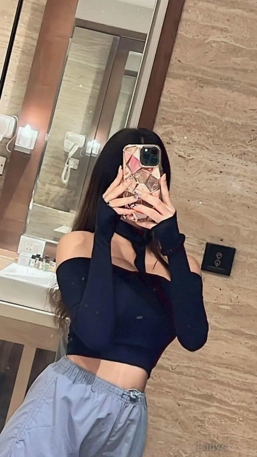 Avni, 22 years beautiful nude Hyderabad escorts girl, height 165 sm, Weight  kg