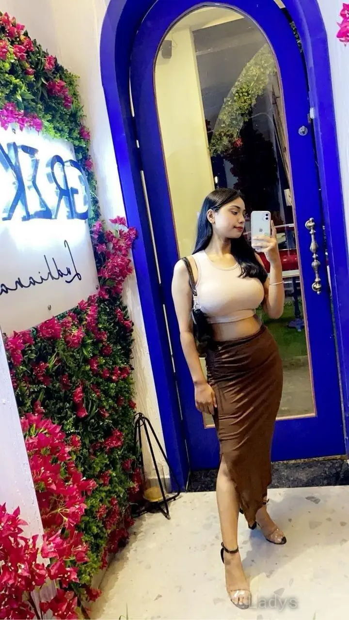Daphne, 23 years beautiful nude Hyderabad escorts girl, height 165 sm, Weight  kg
