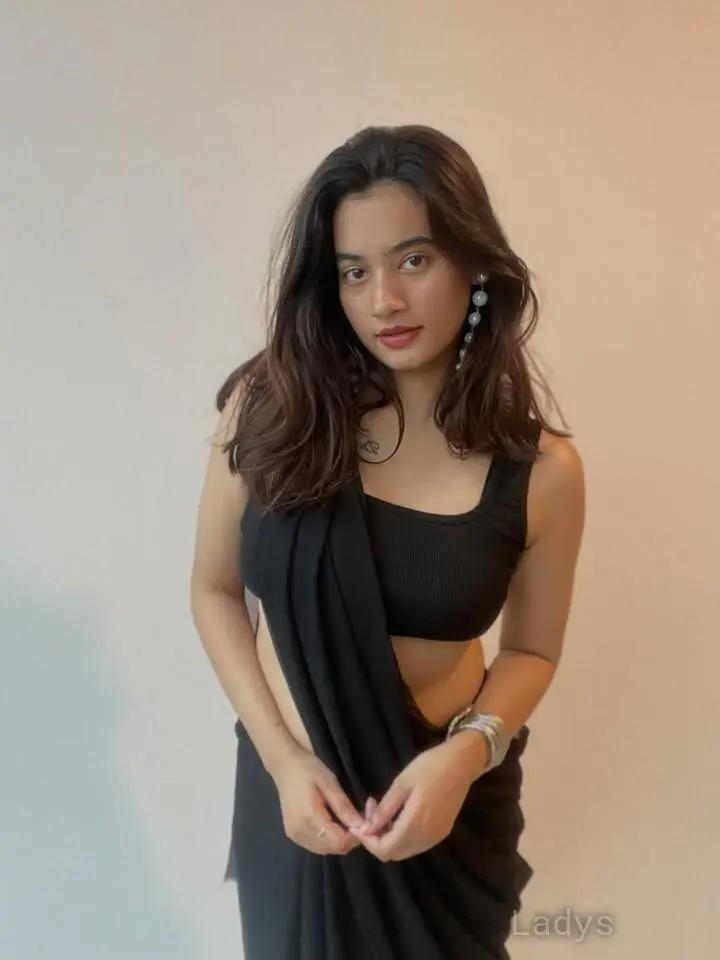 Divyanshi, 22 years beautiful nude Hyderabad escorts girl, height 154 sm, Weight kg