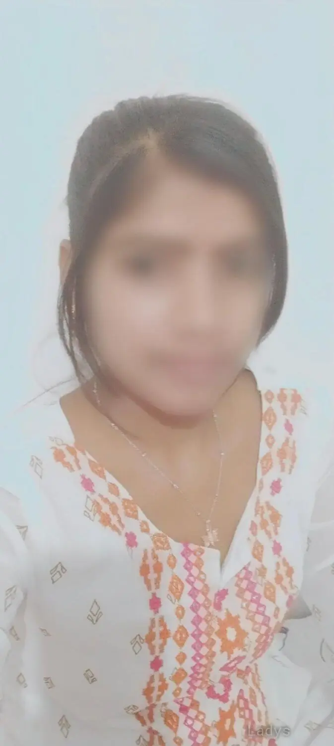 Emma, 23 years beautiful nude Hyderabad escorts girl, height 160 sm, Weight  kg