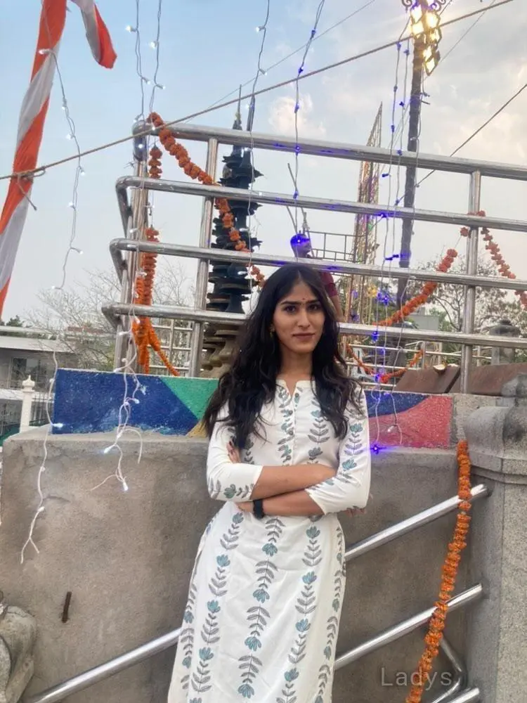 Gabrielle, 21 years beautiful nude Hyderabad escorts girl, height 153 sm, Weight  kg