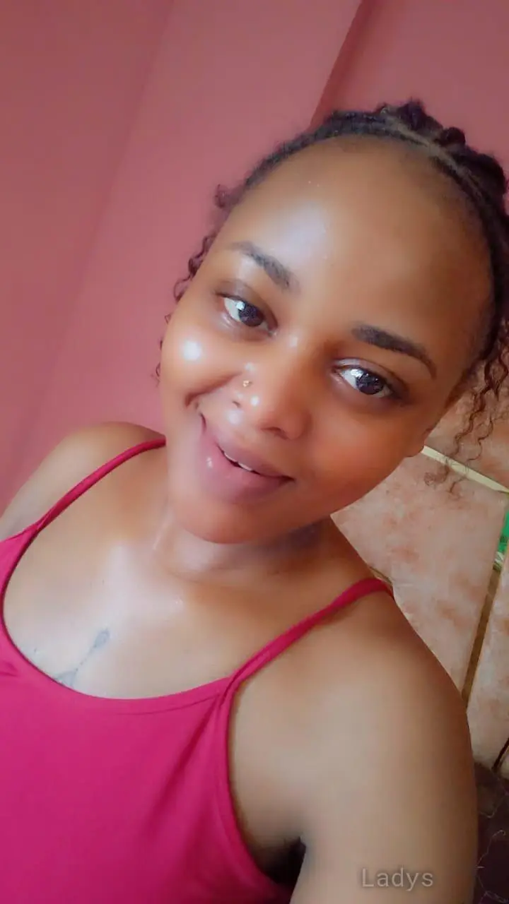 Juicy, 24 years beautiful nude Hyderabad escorts girl, height  sm, Weight  kg