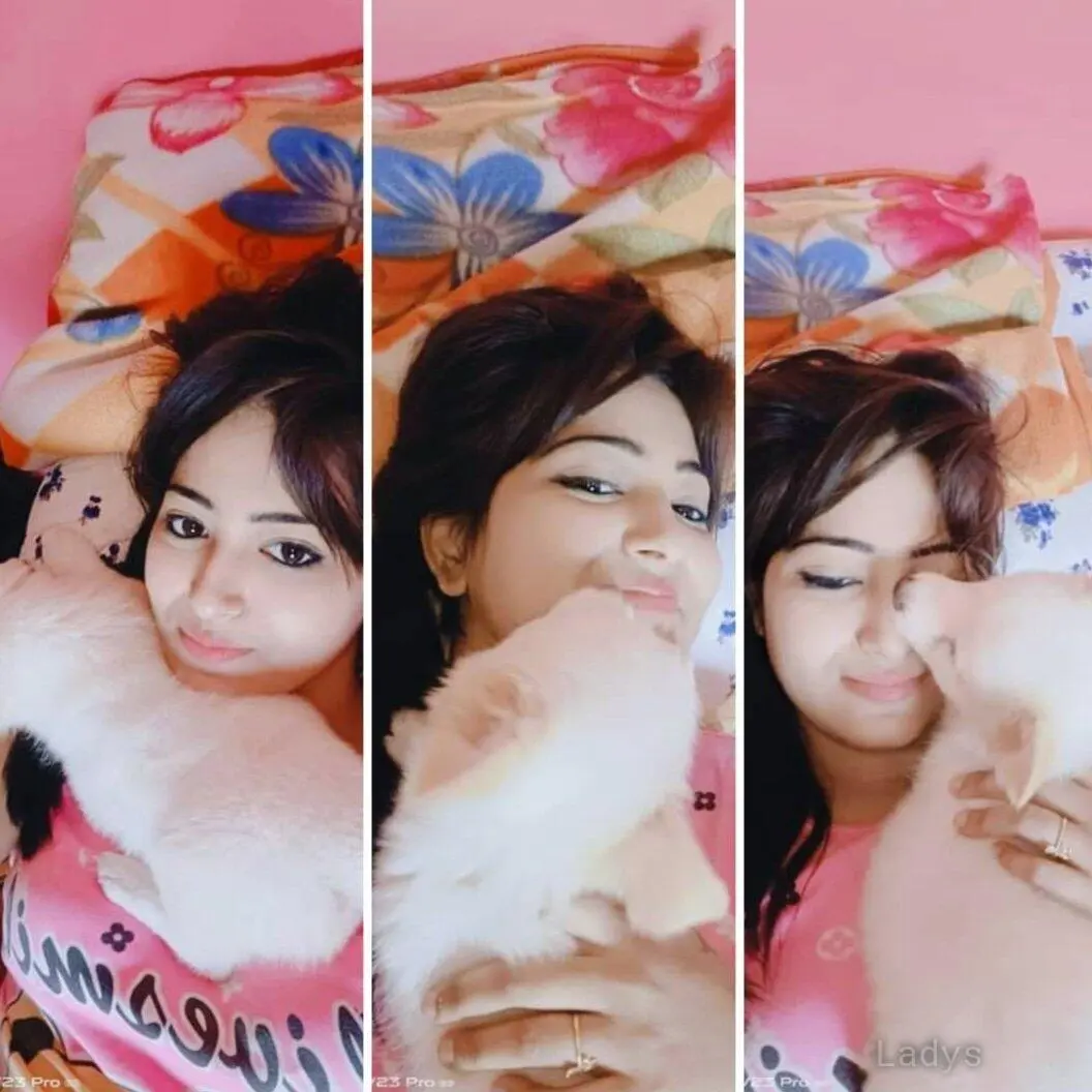 Kajal, 19 years beautiful nude Hyderabad escorts girl, height 150 sm, Weight  kg