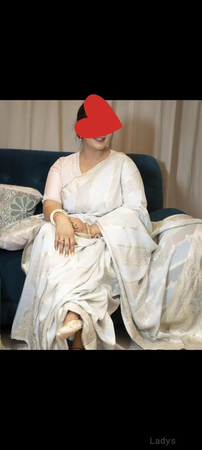 Madhu, 24 years beautiful nude Hyderabad escorts girl, height 154 sm, Weight  kg