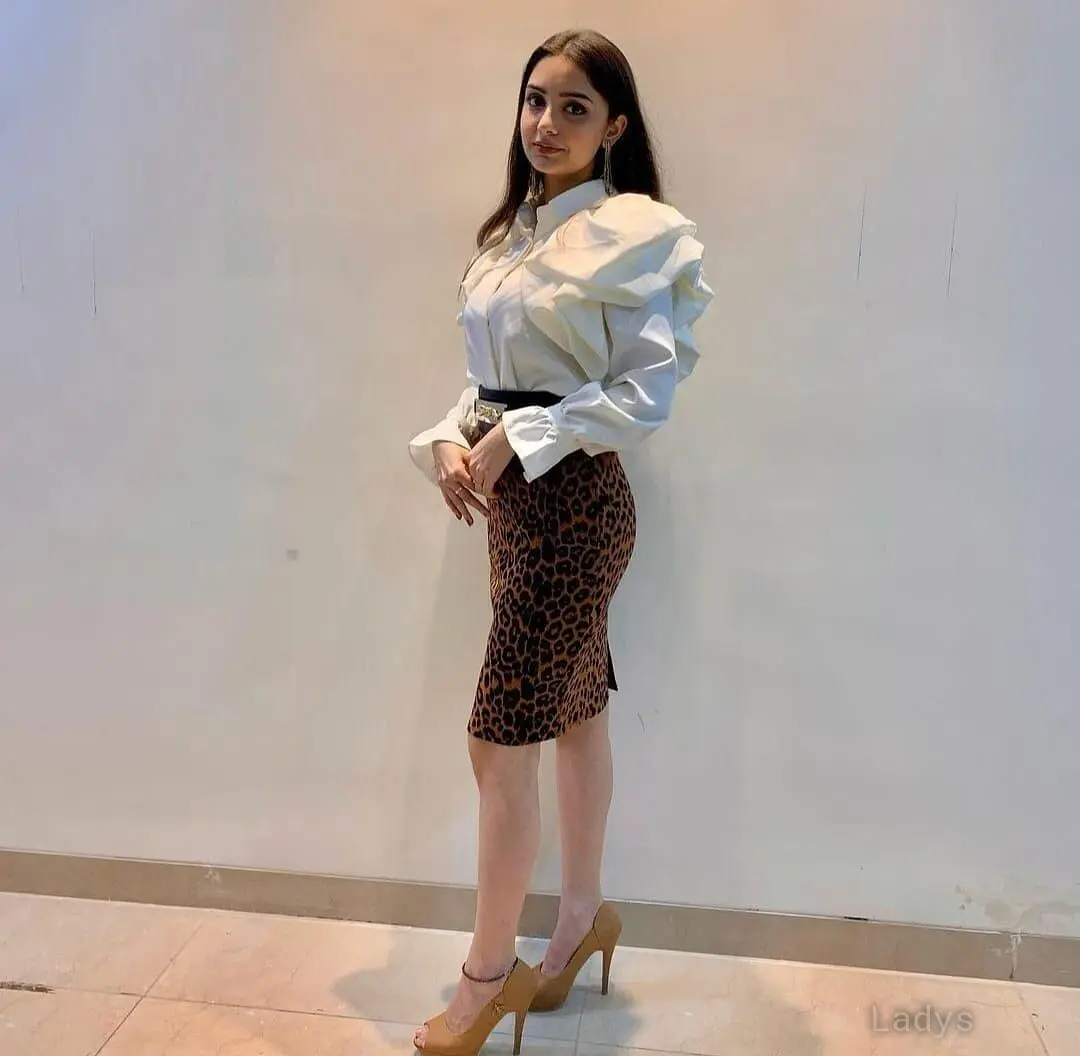 Mohini, 22 years beautiful nude Hyderabad escorts girl, height 154 sm, Weight  kg
