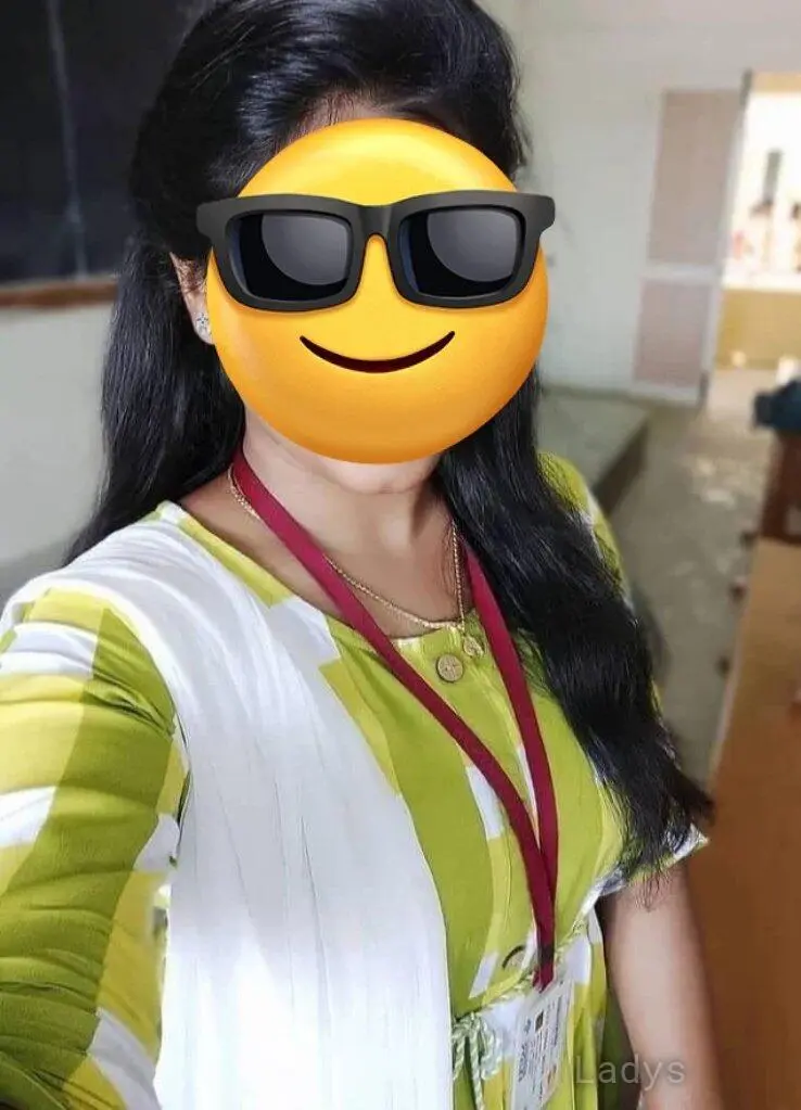 Neha, 22 years beautiful nude Hyderabad escorts girl, height 154 sm, Weight  kg